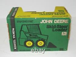1/16 JOHN DEERE SKID-STEER LOADER NIB extra nice box