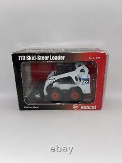 Bobcat 773 Skid-Steer Loader Wan Ho 125 Scale Diecast Model #6901256 New