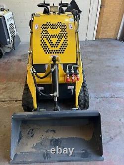 Captok Pedestrian skid steer loader