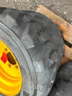 4x 10-16.5 JCB Roue et pneu £1200 + TVA Chargeuse à roues Skidsteer solideal T26