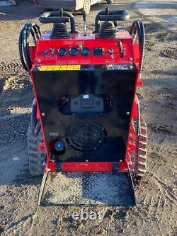 Chargeuse compacte à direction à glissement mini JCB Bobcat Kanga Kid Opico V twin démarrage électrique