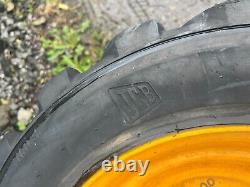 Jante et pneu JCB 10-16.5 £200 + TVA Chargeuse à pneus Skidsteer solideal T27