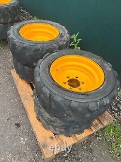 Jante et pneu JCB 10-16.5 £200 + TVA Chargeuse à pneus Skidsteer solideal T27