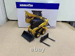 Modèle de jouet de voiture moulé sous pression Komatsu SK820-8 Skid Steer Loader à l'échelle 1/25 UH Gift